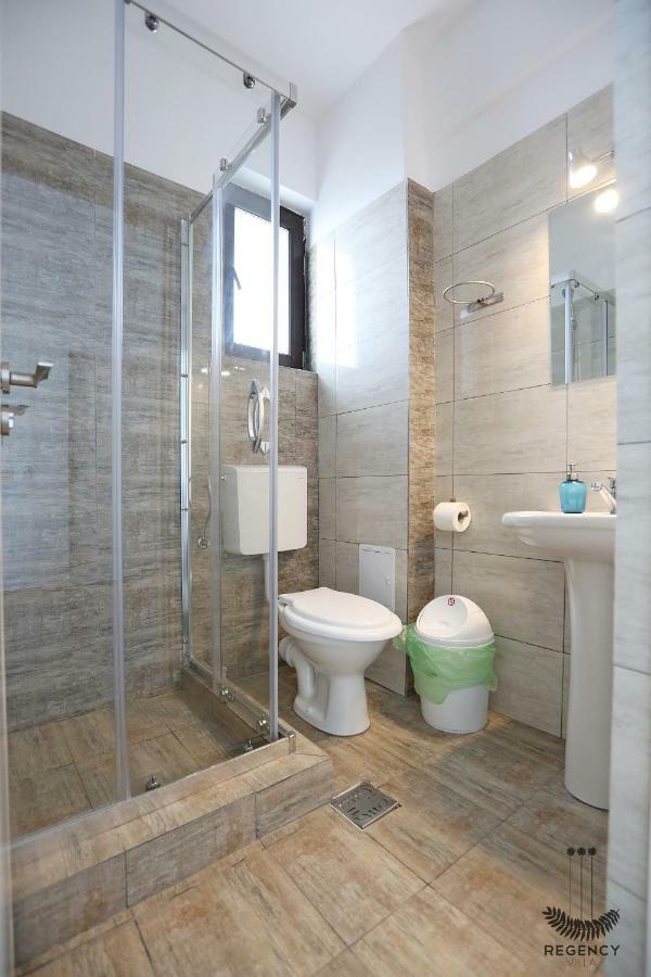 אפורי נורד Regency Villa מראה חיצוני תמונה