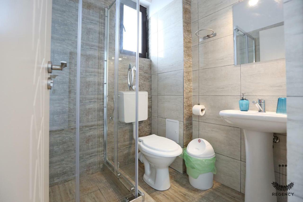 אפורי נורד Regency Villa מראה חיצוני תמונה